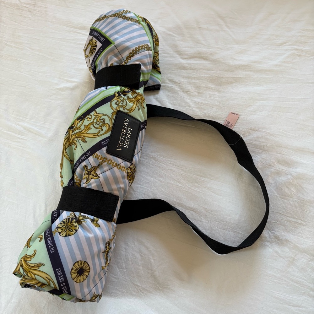 NWT Victoria’s Secret picnic beach blanket sand water  proof roll up 57x52